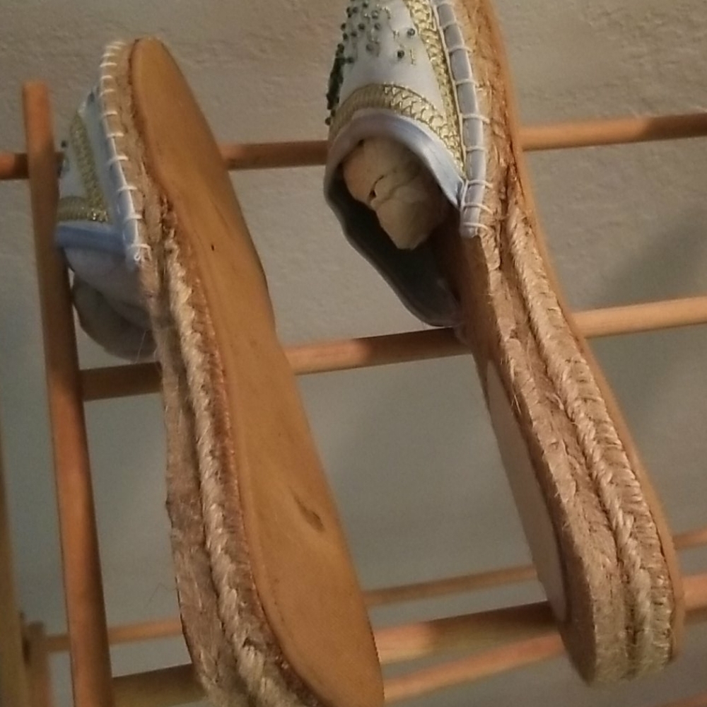 Shoes - Picture 2 of 4